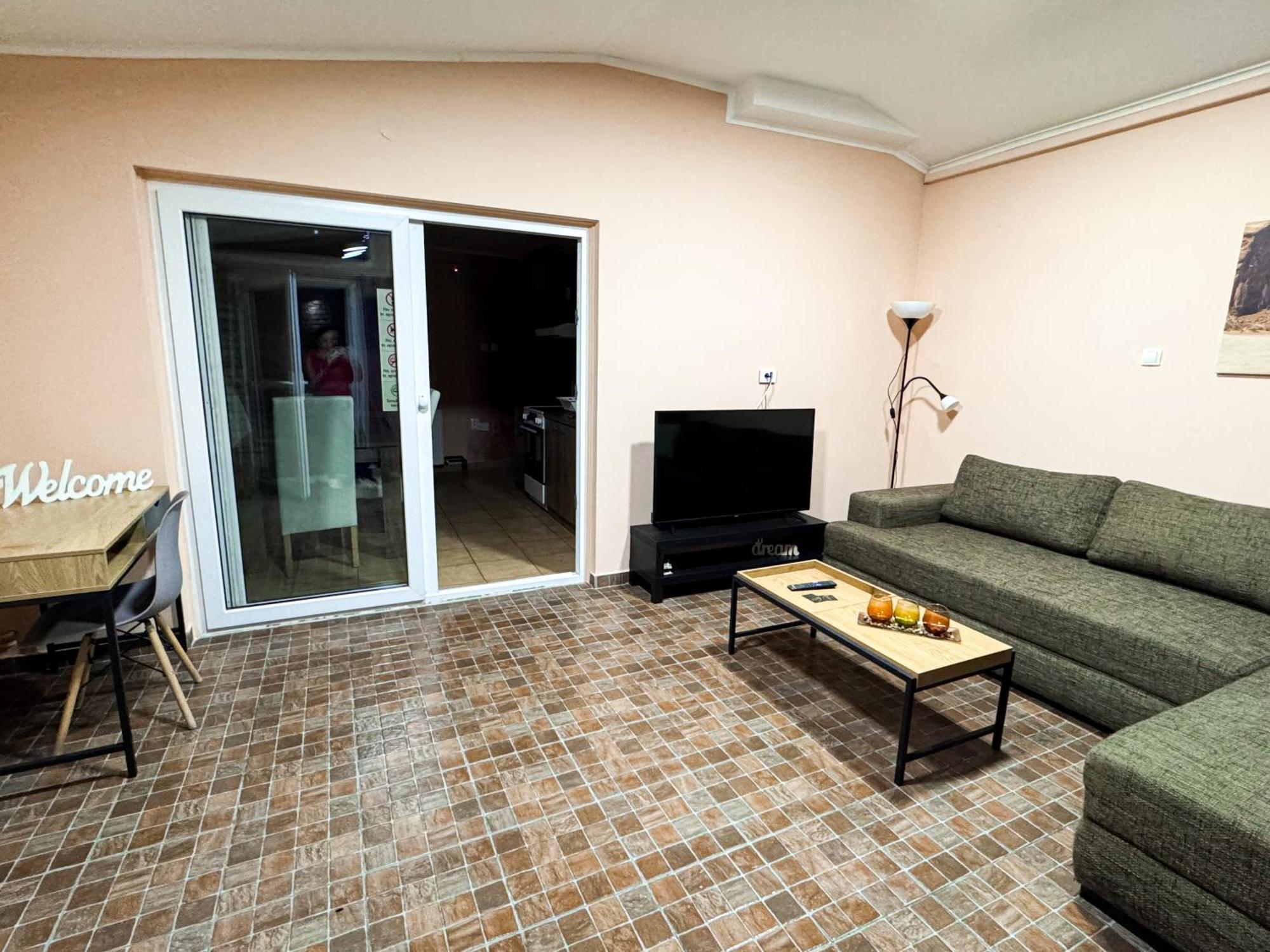 Kk Apartment Backa Topola Luaran gambar
